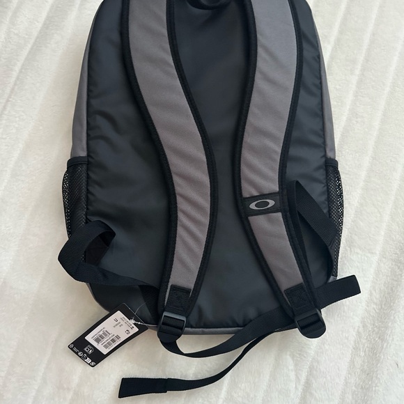 Oakley Men's Backpack in Black and Gray - Picture 5 of 5